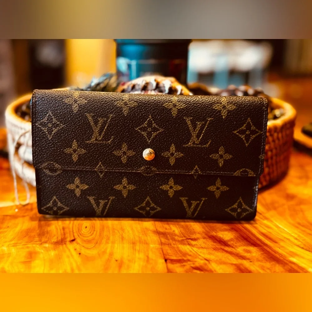 Louis Vuitton monogram vintage international long wallet